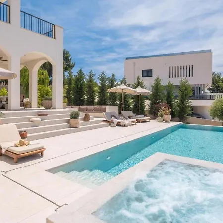 Modern With Private Pool شقة بودْسْتغانا