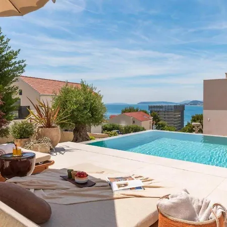 Апартаменти Modern With Private Pool