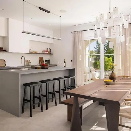 Modern With Private Pool Апартаменти *