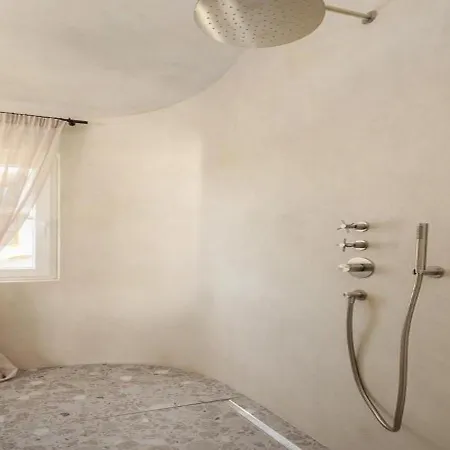 Апартаменти Modern With Private Pool Подстрана
