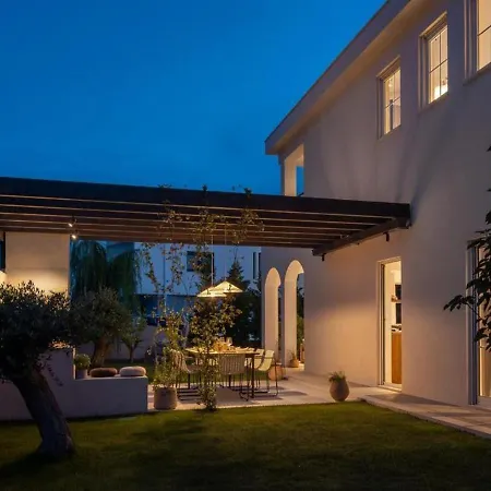 Modern With Private Pool Апартаменти