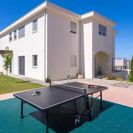 Modern With Private Pool Апартаменти *