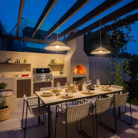 Modern With Private Pool Апартаменти *