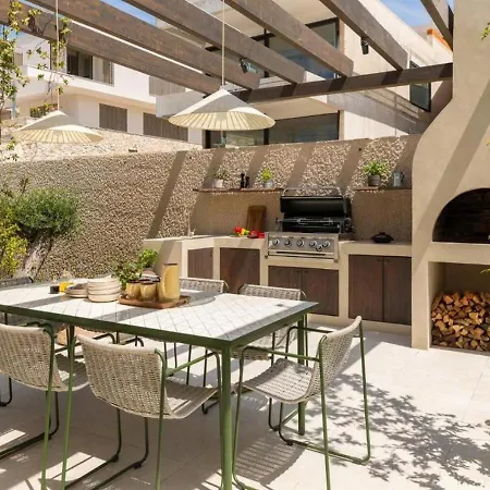 Апартаменти Modern With Private Pool
